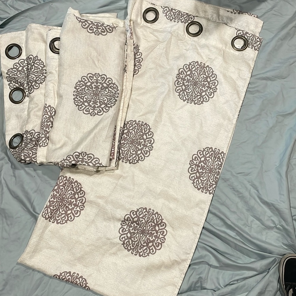 Curtains - 4